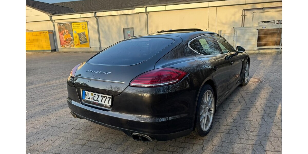 Porsche Panamera 218.026 km 21.900 &euro; Lübeck 23539