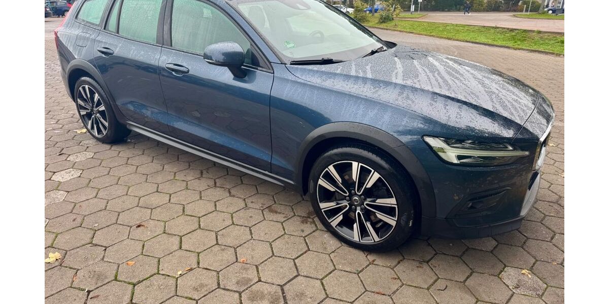 Volvo V60 Cross Country 195.000 km 20.900 &euro; Lübeck 23554