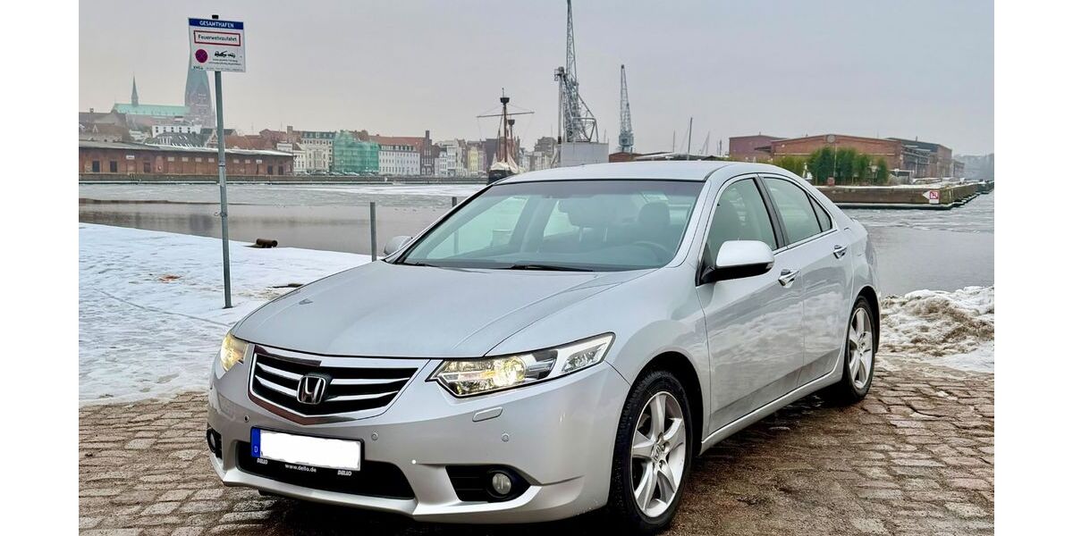 Honda Accord 166.000 km 7.999 &euro; Lübeck 23554