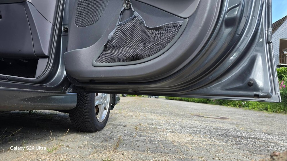 Nissan Almera Tino 220.000 km 2.500 &euro; Lübeck 23539