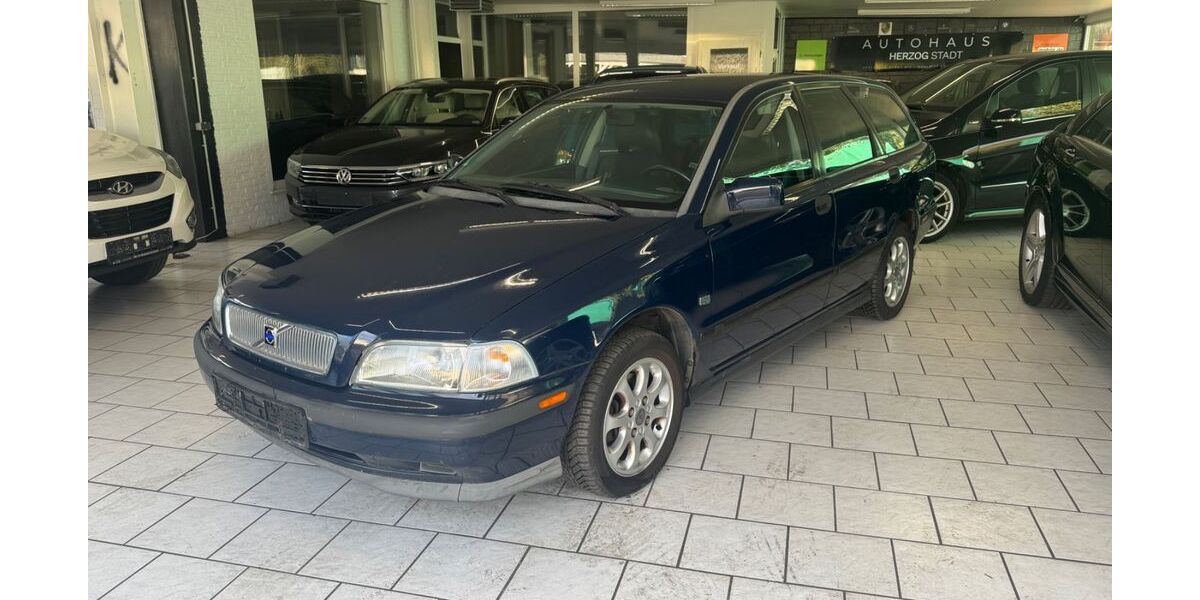 Volvo V40 120.000 km 3.999 &euro; Mölln 23879