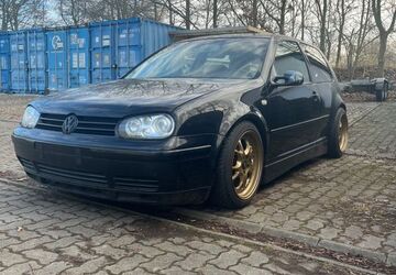 VW Golf 144.000 km 2.100 &euro; Warnkenhagen 23948