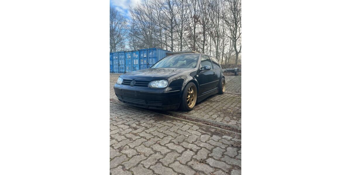 VW Golf 144.000 km 2.100 &euro; Warnkenhagen 23948