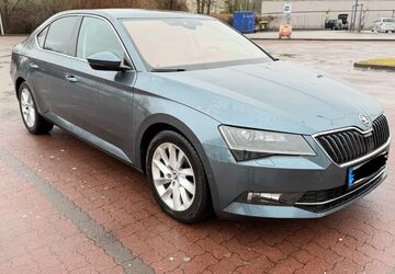 Skoda Superb 142.500 km 15.950 &euro; Lübeck 23570
