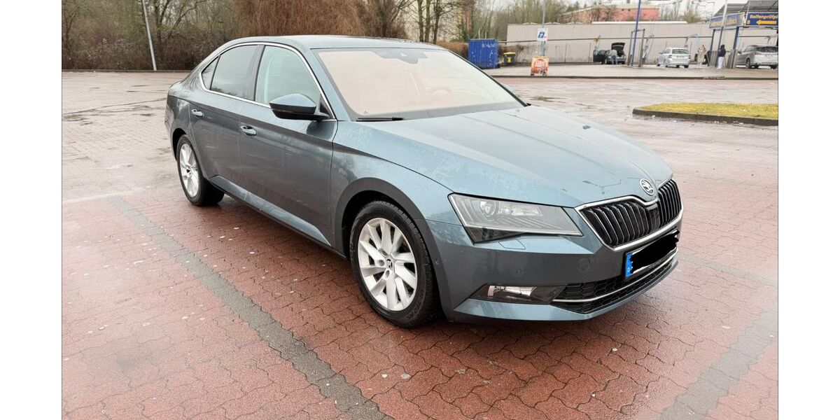 Skoda Superb 142.500 km 15.950 &euro; Lübeck 23570