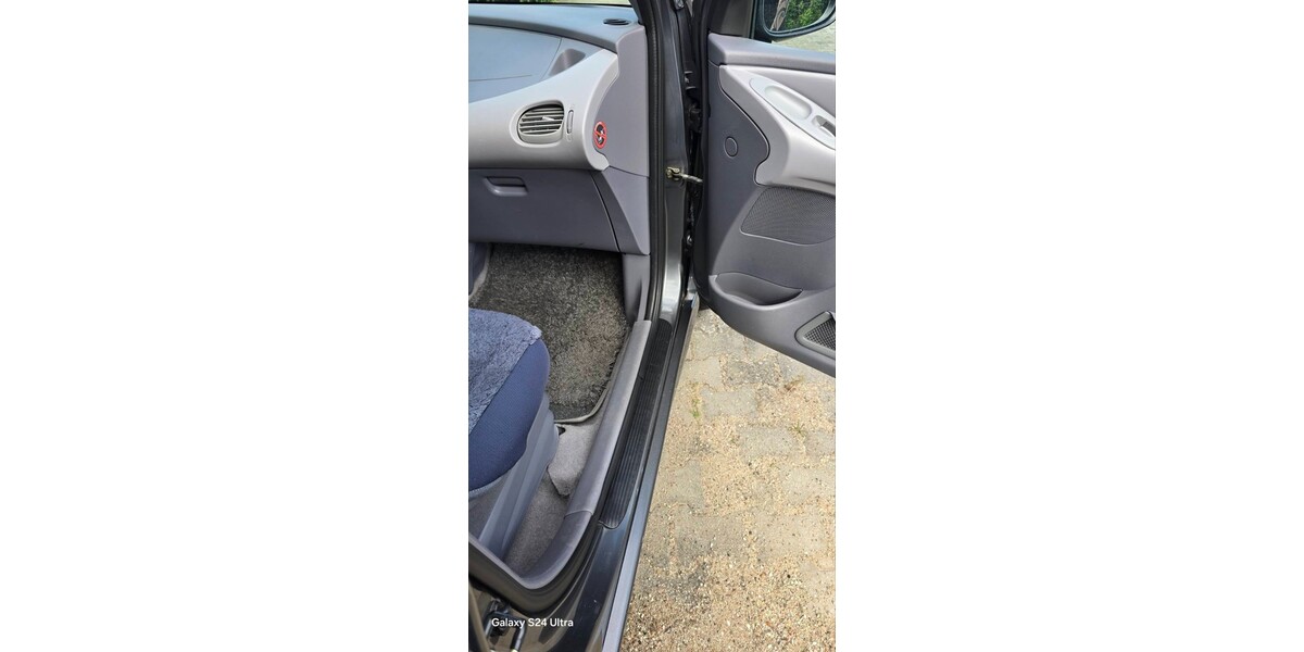 Nissan Almera Tino 220.000 km 2.500 &euro; Lübeck 23539