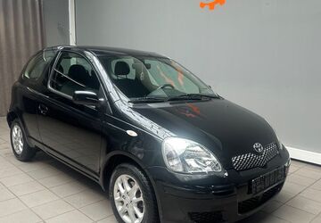 Toyota Yaris 130.000 km 2.390 &euro; Lübeck 23556