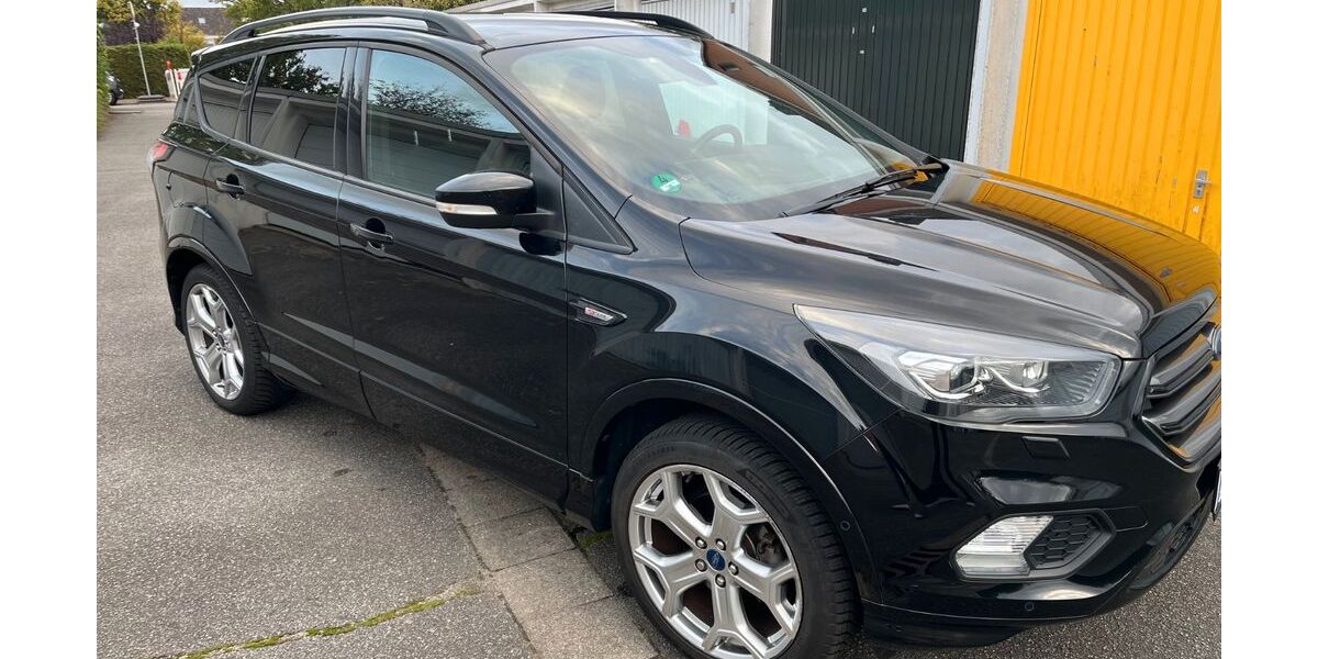 Ford Kuga 49.000 km 15.495 &euro; Lübeck 23566