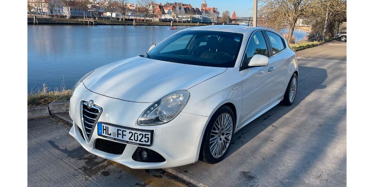 Alfa Romeo Giulietta 175.000 km 6.400 &euro; Lübeck 23568