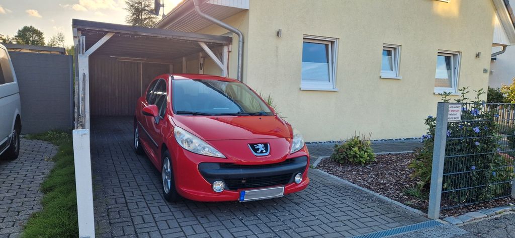 Peugeot 207 139.600 km 2.999 &euro; Lübeck 23558