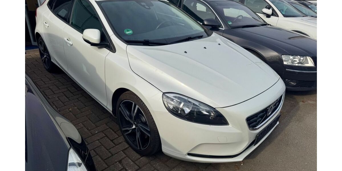 Volvo V40 124.000 km 9.890 &euro; Lübeck 23554