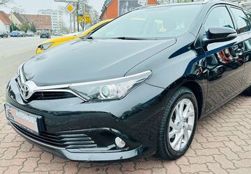 Toyota Auris 100.000 km 10.990 &euro; Lübeck 23556
