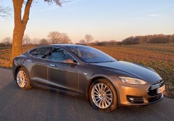 Tesla Model S 141.050 km 25.800 &euro; Scharbeutz 23684