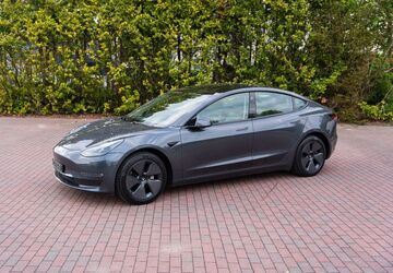 Tesla Model 3 55.325 km 32.400 &euro; Lübeck 23556