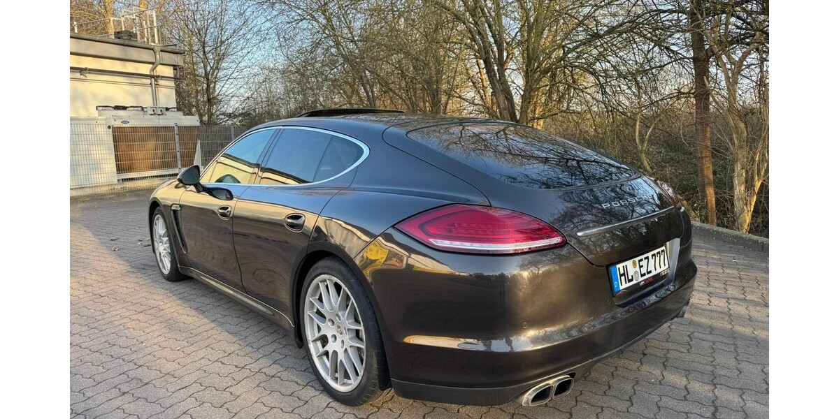 Porsche Panamera 218.026 km 21.900 &euro; Lübeck 23539