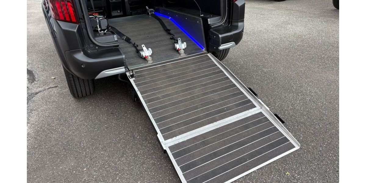 Peugeot Rifter 33.700 km 28.990 &euro; Lübeck 23560