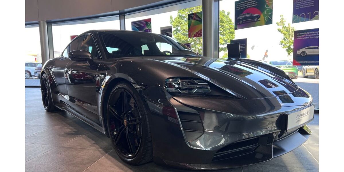 Porsche Taycan 8.251 km 127.500 &euro; Lübeck 23554