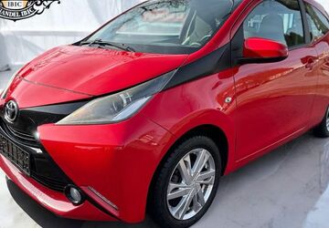 Toyota Aygo (X) 100.000 km 5.499 &euro; Lübeck 23560