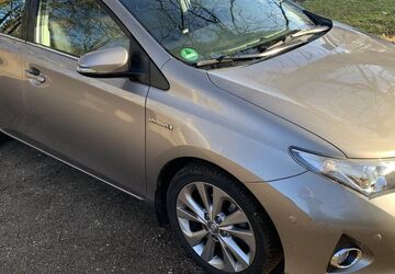 Toyota Auris 124.800 km 10.900 &euro; Bad Schwartau 23611