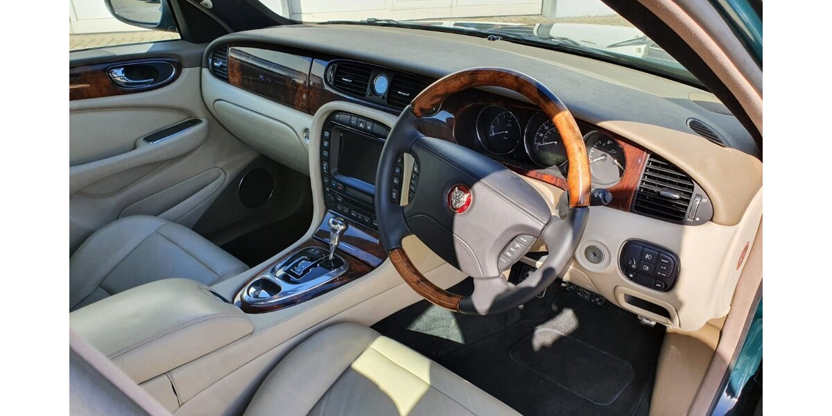 Jaguar XJ8 X350 195.000 km 7.500 &euro; Lübeck 23539