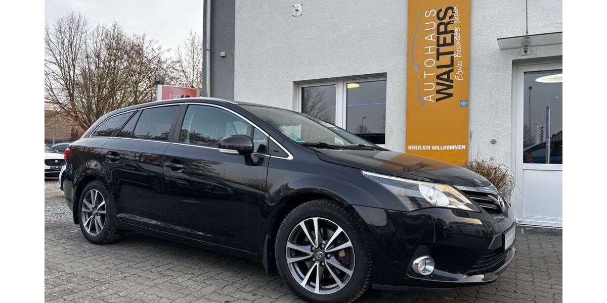 Toyota Avensis 93.904 km 16.885 &euro; Stockelsdorf bei Lübeck 23617
