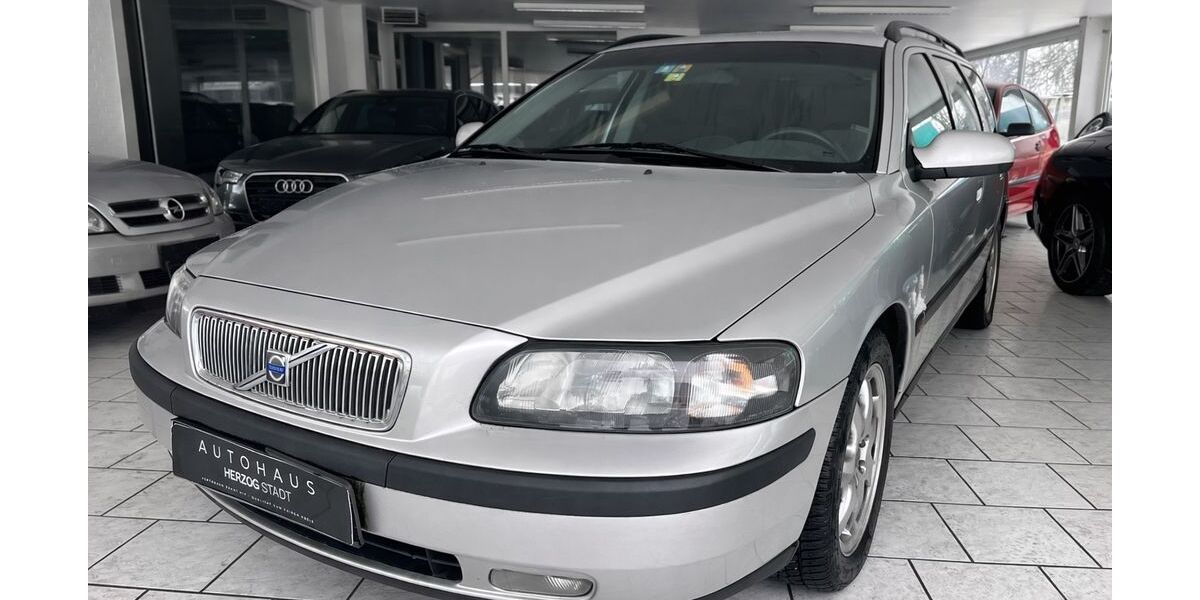Volvo V70 215.915 km 3.999 &euro; Mölln 23879
